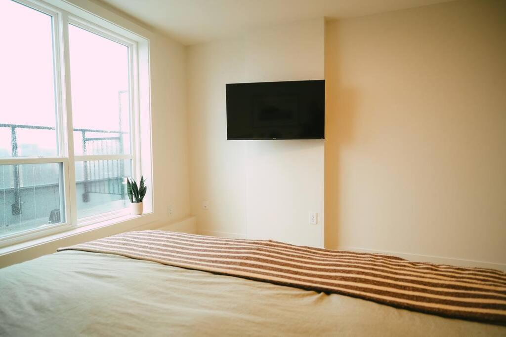 Chic Cozy Retreat - 2Br - Stunning North End Views Apartment Halifax Luaran gambar