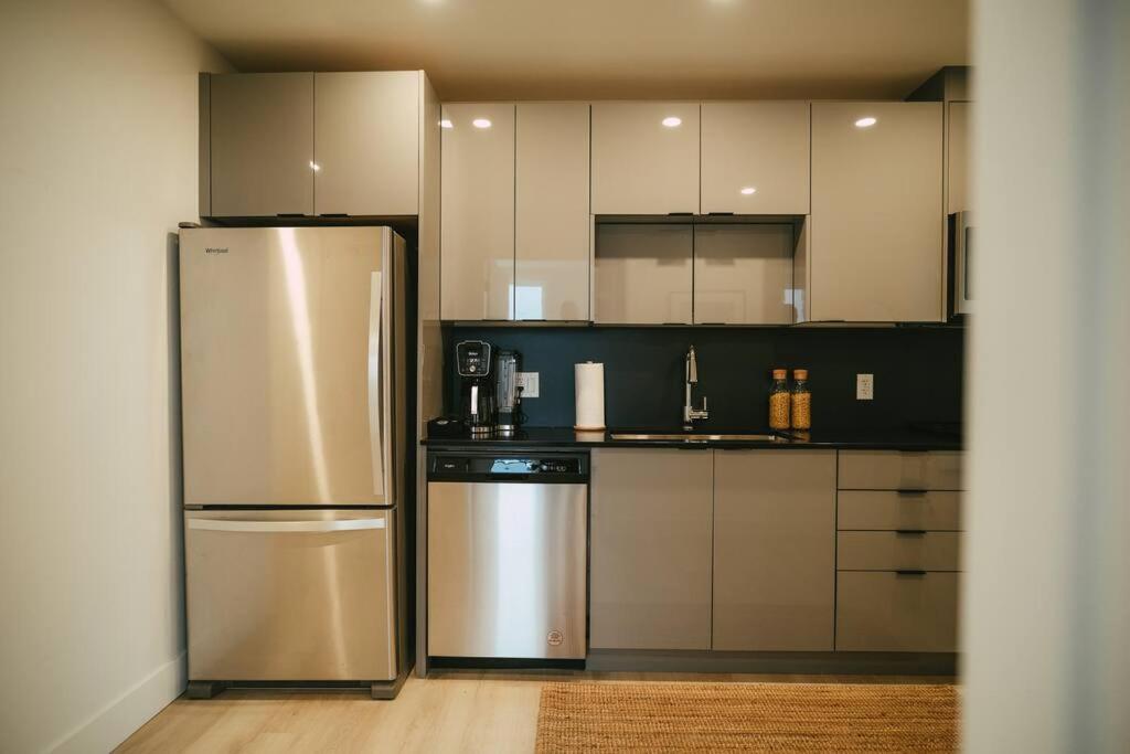 Chic Cozy Retreat - 2Br - Stunning North End Views Apartment Halifax Luaran gambar